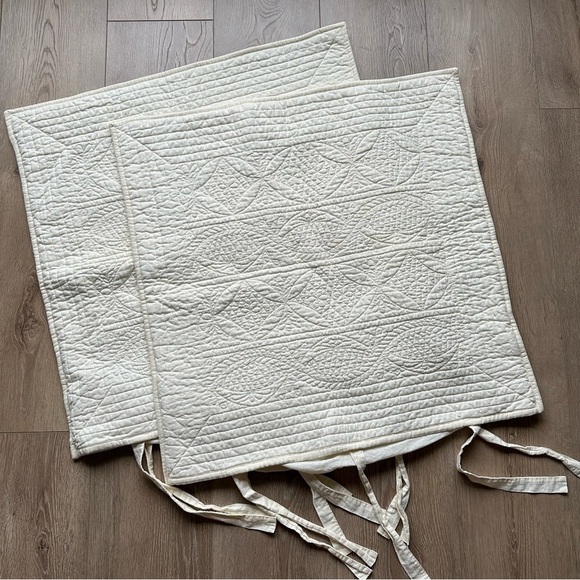 New NWOT Pottery Barn Quilted Pillow Shams Pillow Covers 26”x26” Cotton Linen - Picture 1 of 10